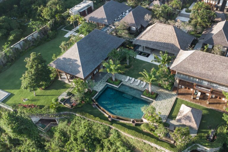 “5 Uluwatu Villas for a Honeymoon with Exceptional Facilities”